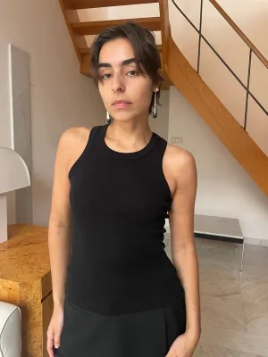 Hannah Tank, Black